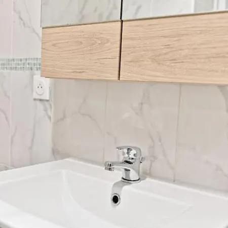 Apartment Spacieux Rez-de-chaussee Banlieue Paris- Ii