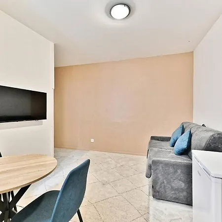 Apartment Spacieux Rez-de-chaussee Banlieue Paris- Ii