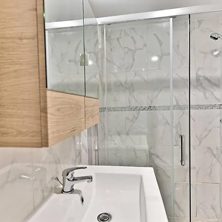 Apartment Spacieux Rez-de-chaussee Banlieue Paris- Ii *